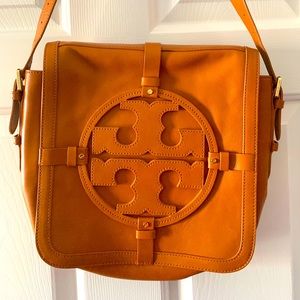 Tory Burch shoulder handbag.